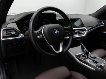 Fahrzeugabbildung BMW 320e 360°Laser DAB HiFi WLAN Komfort Alarm Sport