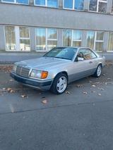 Mercedes-Benz Mercedes Benz E220 Benziner, 1993 Modell - Mercedes-Benz E 220 mit Benzin-Antrieb: Sportwagen, Automatik