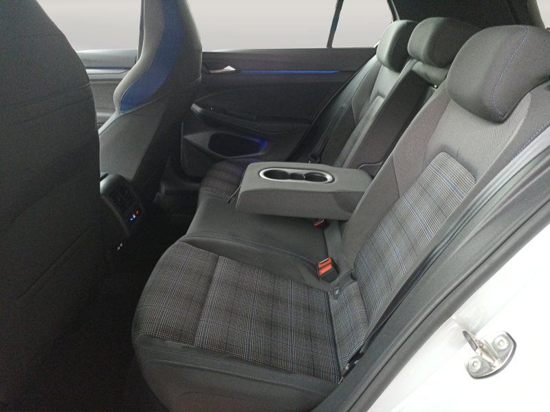 Fahrzeugabbildung Volkswagen Golf VIII  1.4 eHybrid DSG GTE