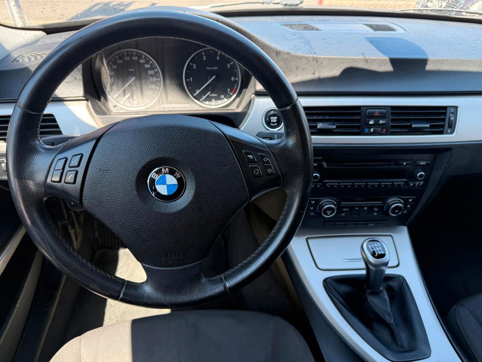 BMW 318 2012 — photo 9