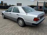 Mercedes-Benz 220 E    Schiebedach Sommer und Winterräder - Mercedes-Benz 220: W