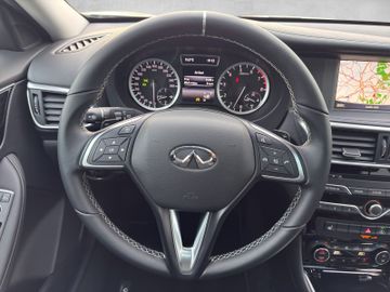 Infiniti Q30 1.6 16V Luxe Tech|Panorama|Kamera|BOSE|DAB