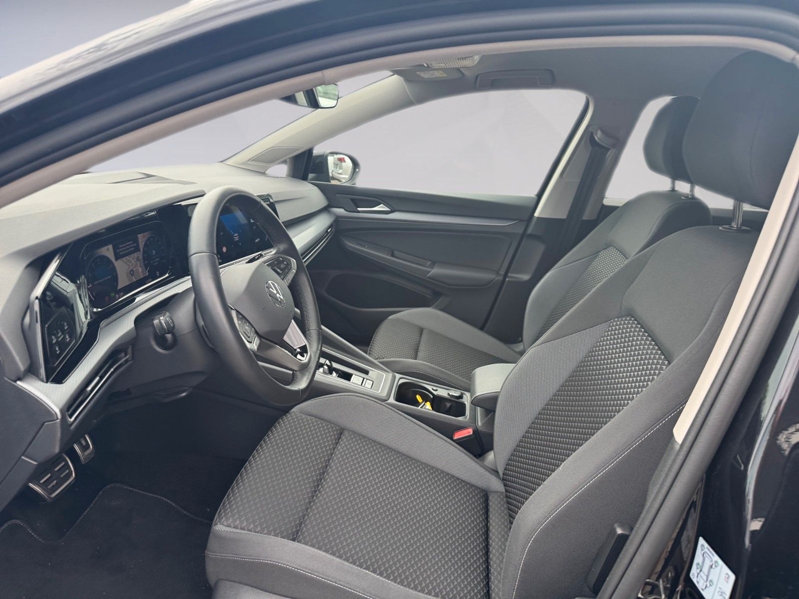 Fahrzeugabbildung Volkswagen Golf VIII Variant Life ACTIVE 1.0 eTSI
