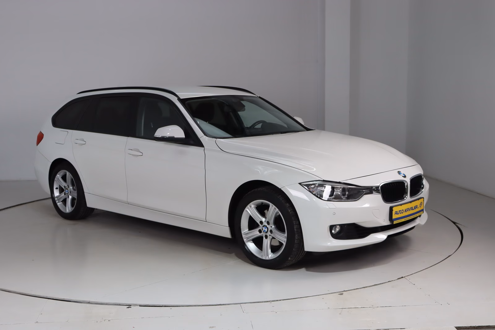 BMW 320 i Touring xDrive * Bi- Xenon * Navi
