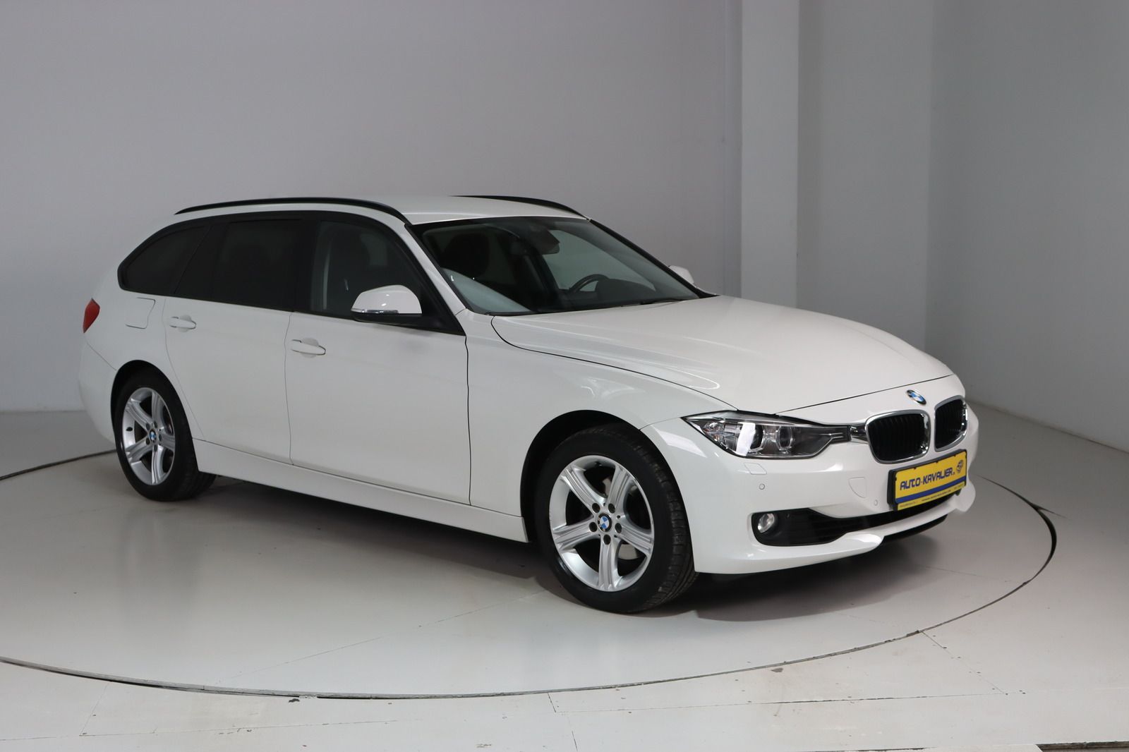 Fahrzeugabbildung BMW 320 i Touring xDrive * Bi- Xenon * Navi