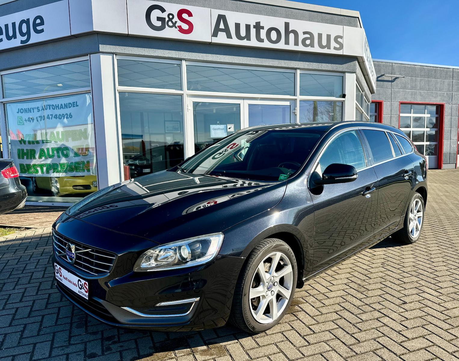 Volvo V60 Kombi Momentum*XEN*LED*NAVI*LEDER*AHK*StHeiz