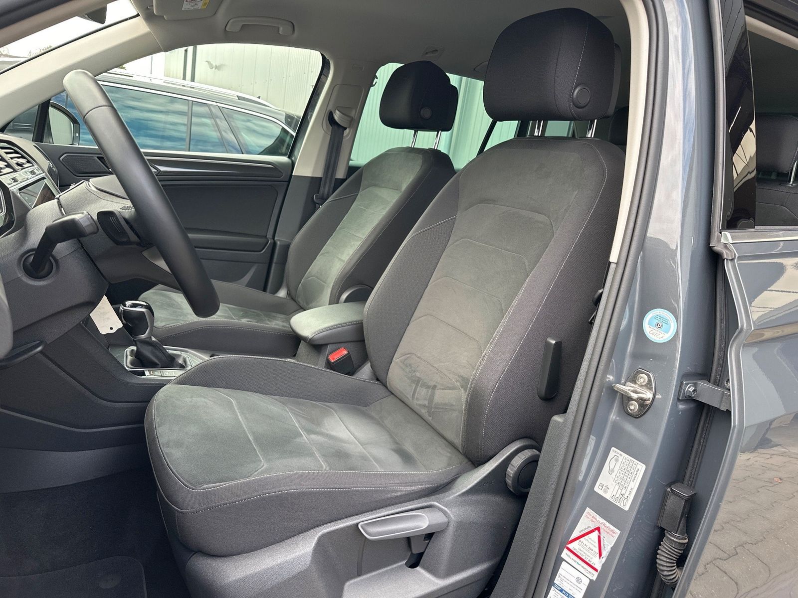 Fahrzeugabbildung Volkswagen Tiguan 2.0 TDI DSG Sport NAV+IQ-LIGHT+KAM+20ZO
