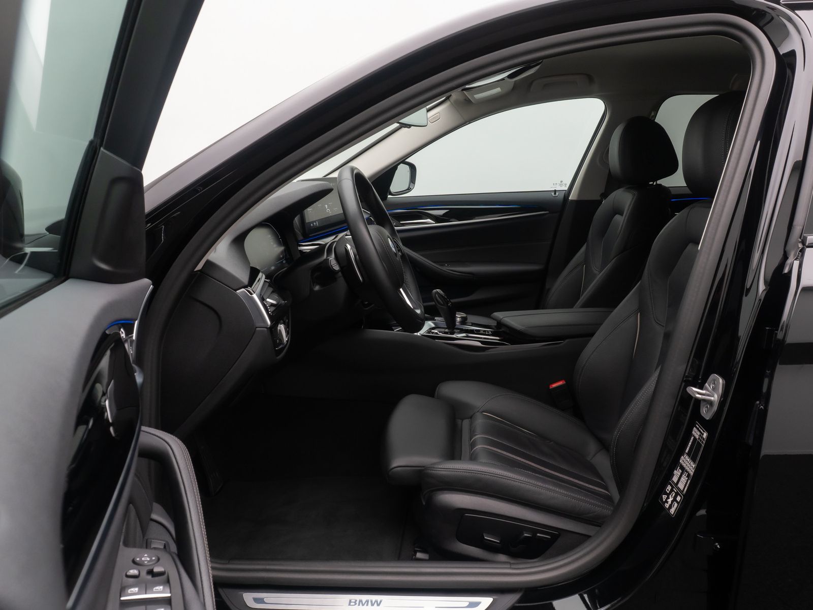 Fahrzeugabbildung BMW 520d xD Sport HUD DAB Leder 4xKlima Laser AHK