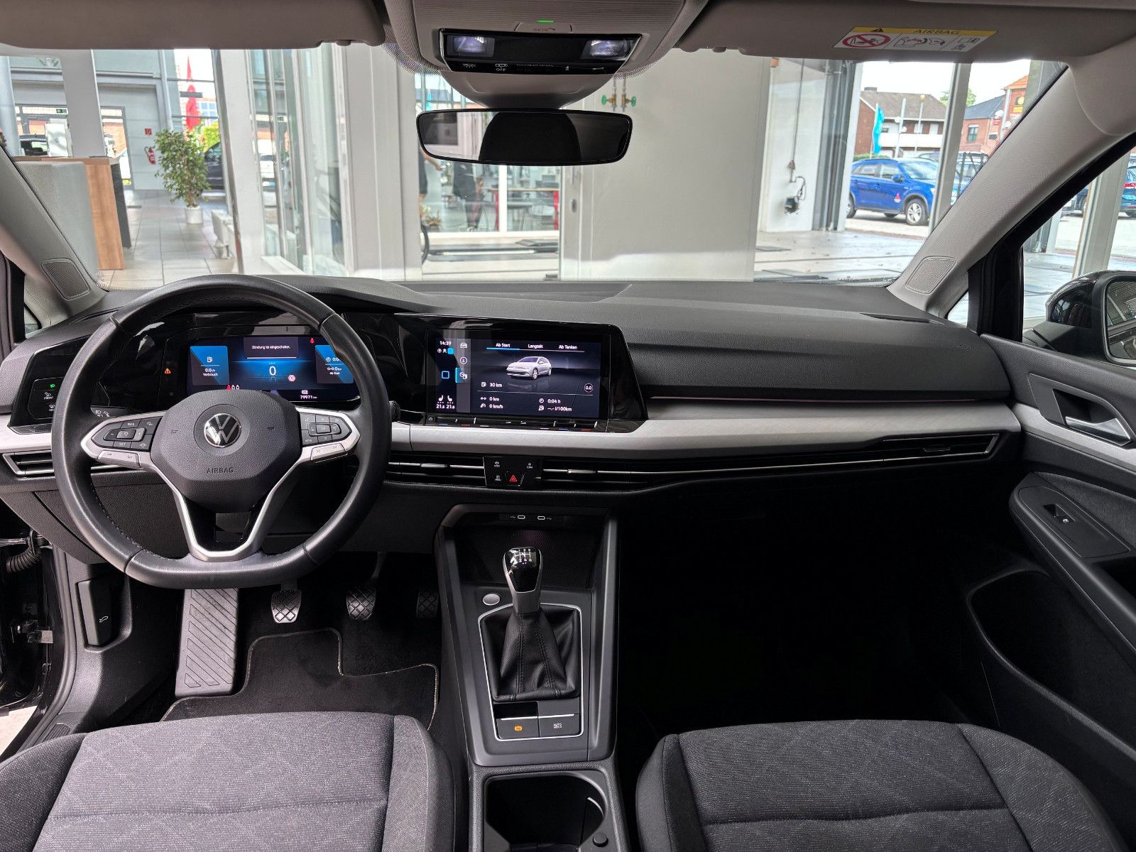 Fahrzeugabbildung Volkswagen Golf VIII Life + LED+NAVI+SHZ+LHZ+GJR