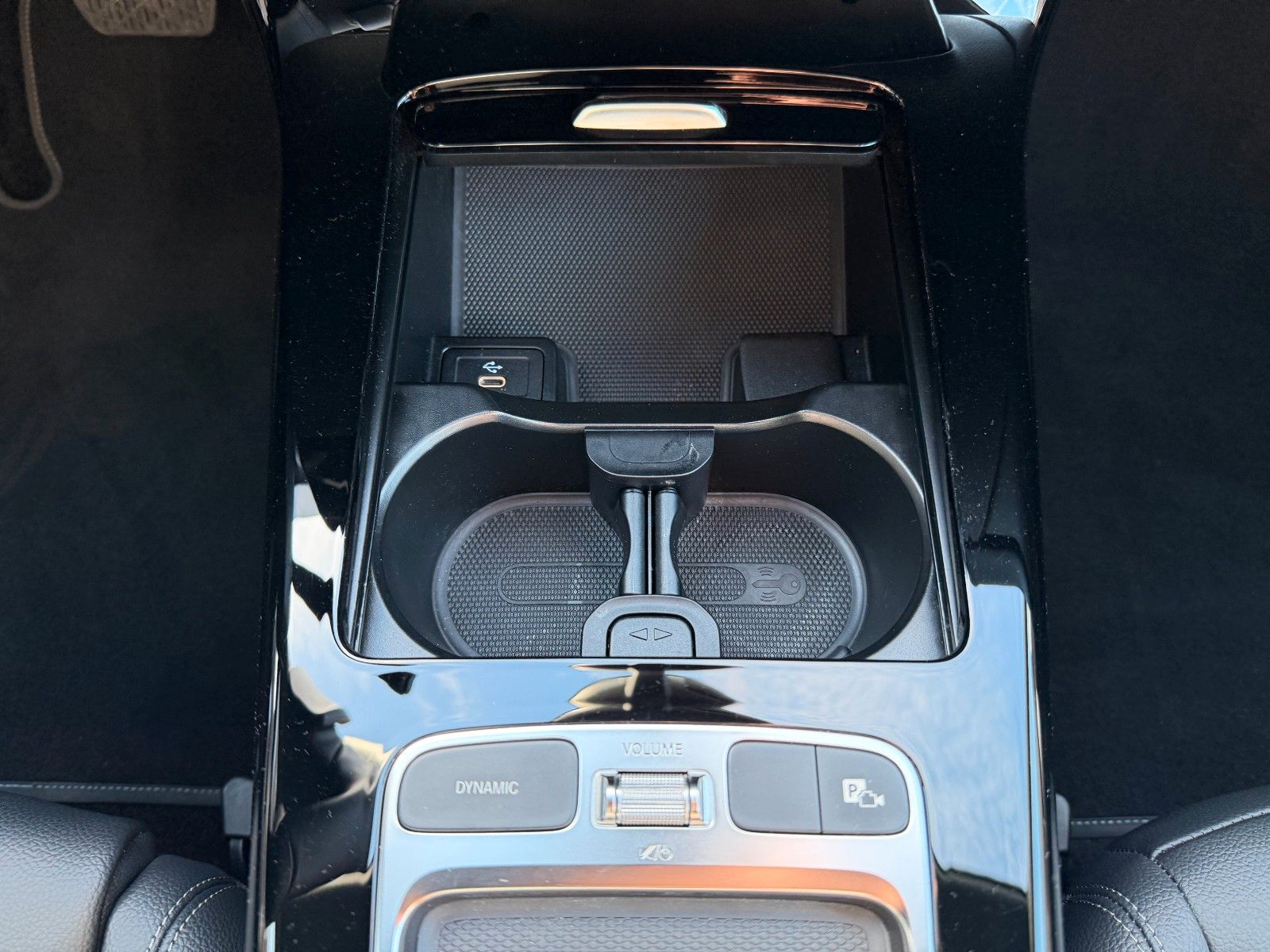 Fahrzeugabbildung Mercedes-Benz A 200 Progressive+LED+IHC+RKamera+LenkBeh+uvm.