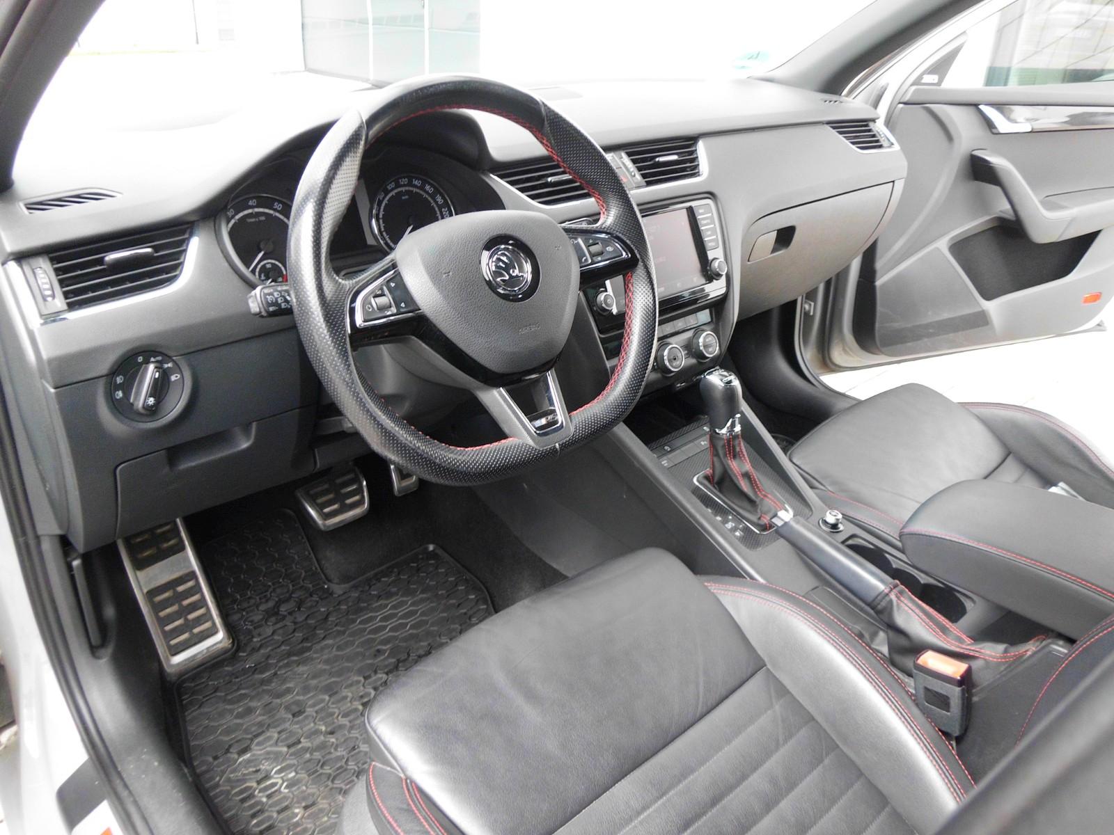 Skoda Octavia Combi RS 2.0 220ch - 2 ème main - Carnet entretien - Pneus été - Régulateur de vitesse - Navi