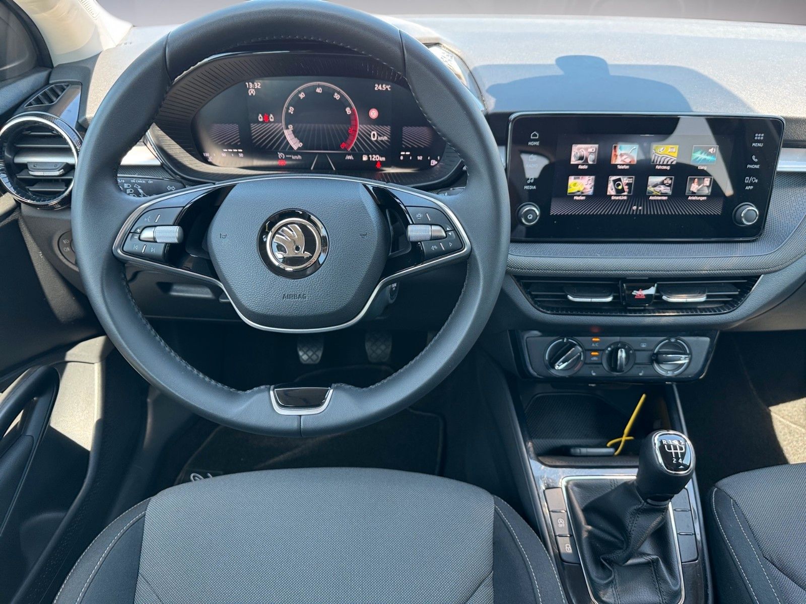 Fahrzeugabbildung SKODA Fabia Selection 1.0 MPI