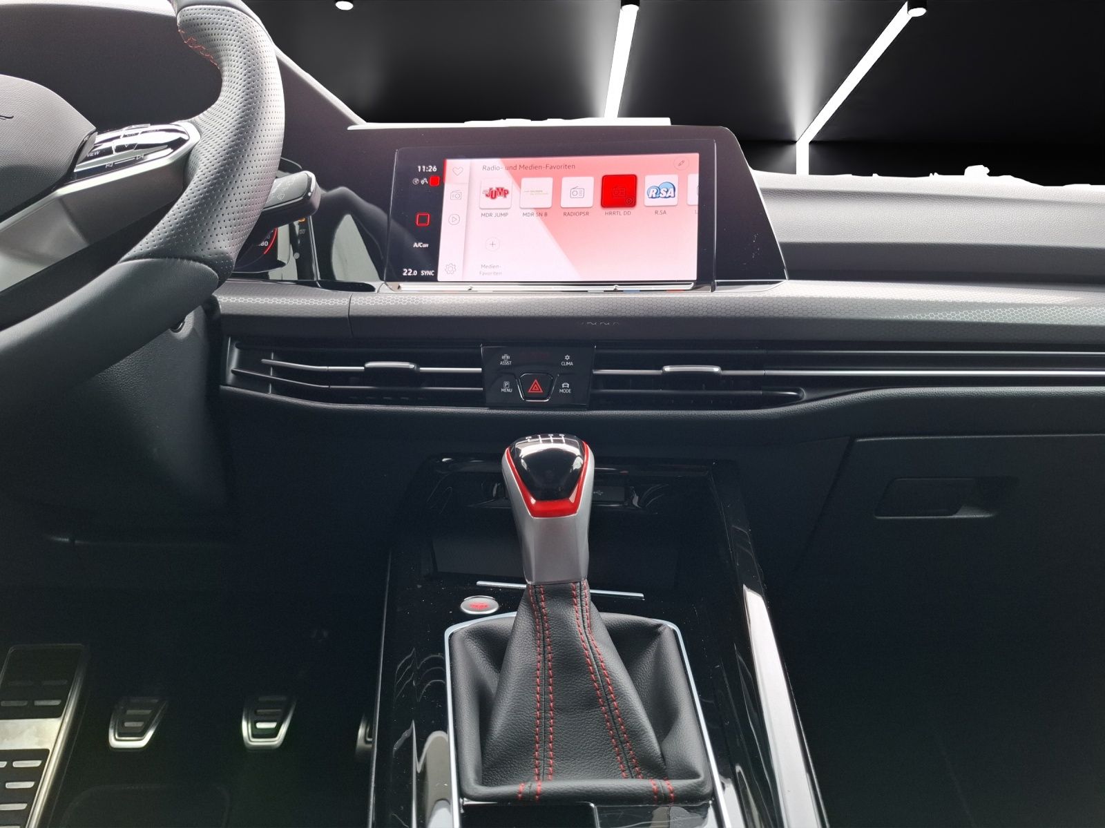 Fahrzeugabbildung Volkswagen Golf VIII GTI 1,99% Matrix AHK Navi AID RFK 19"