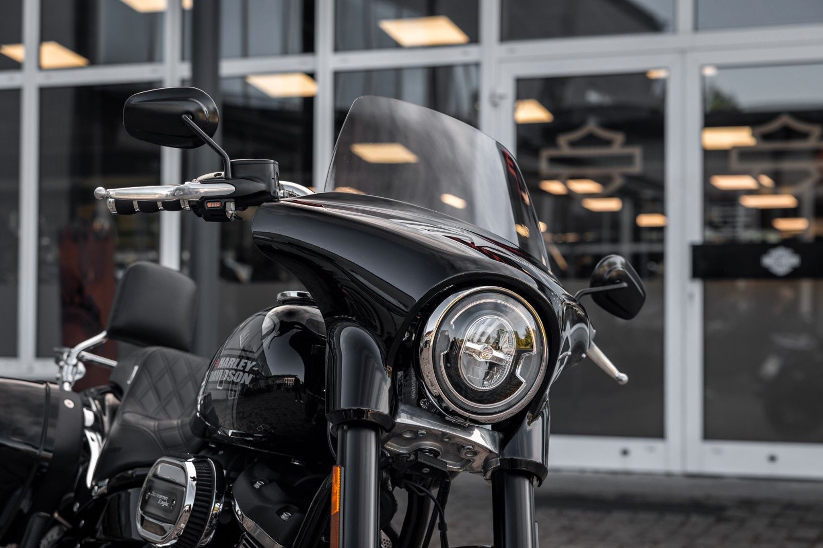 Fahrzeugabbildung Harley-Davidson FLSB Sport Glide Softail - JEKILL & HYDE STAGE 1