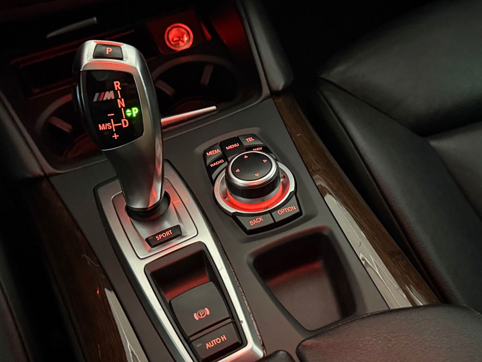 Fahrzeugabbildung BMW X6 M50 d/eGSD/AHK/HuD/SOFT CLOSE/STHZ/ACC