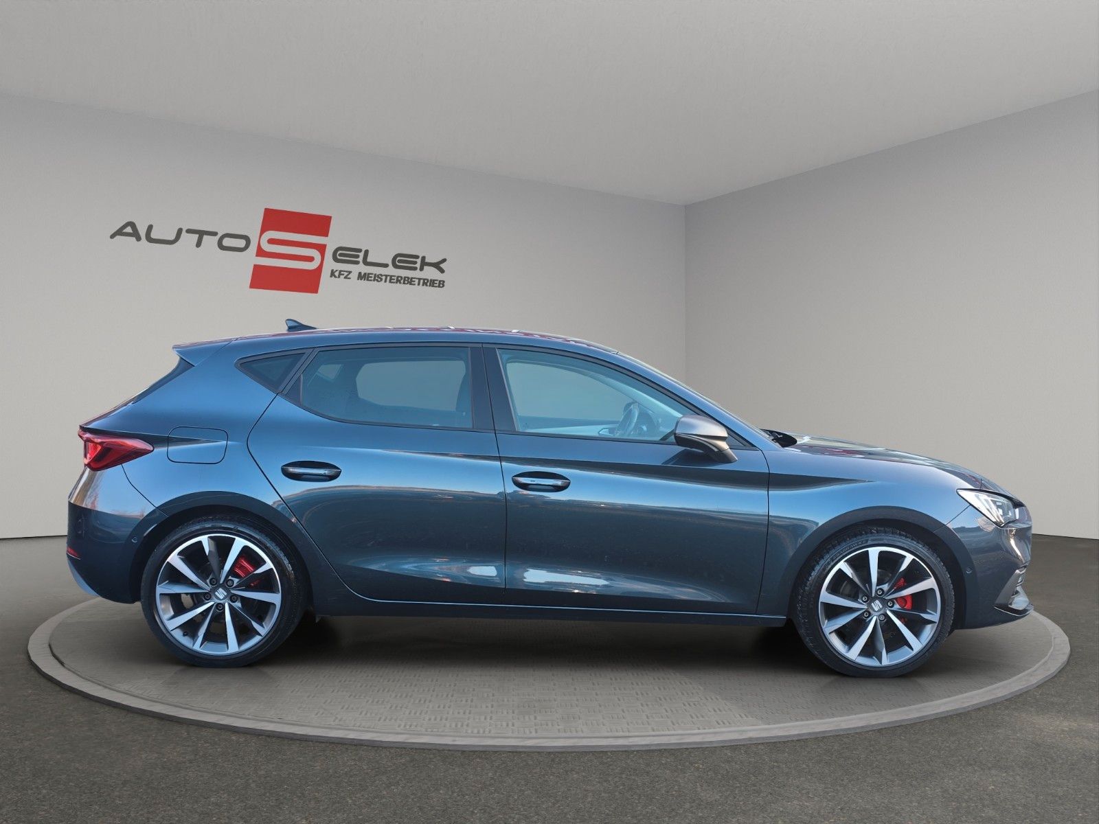 Fahrzeugabbildung SEAT Leon FR Sports LED+NAV+APP+ACC