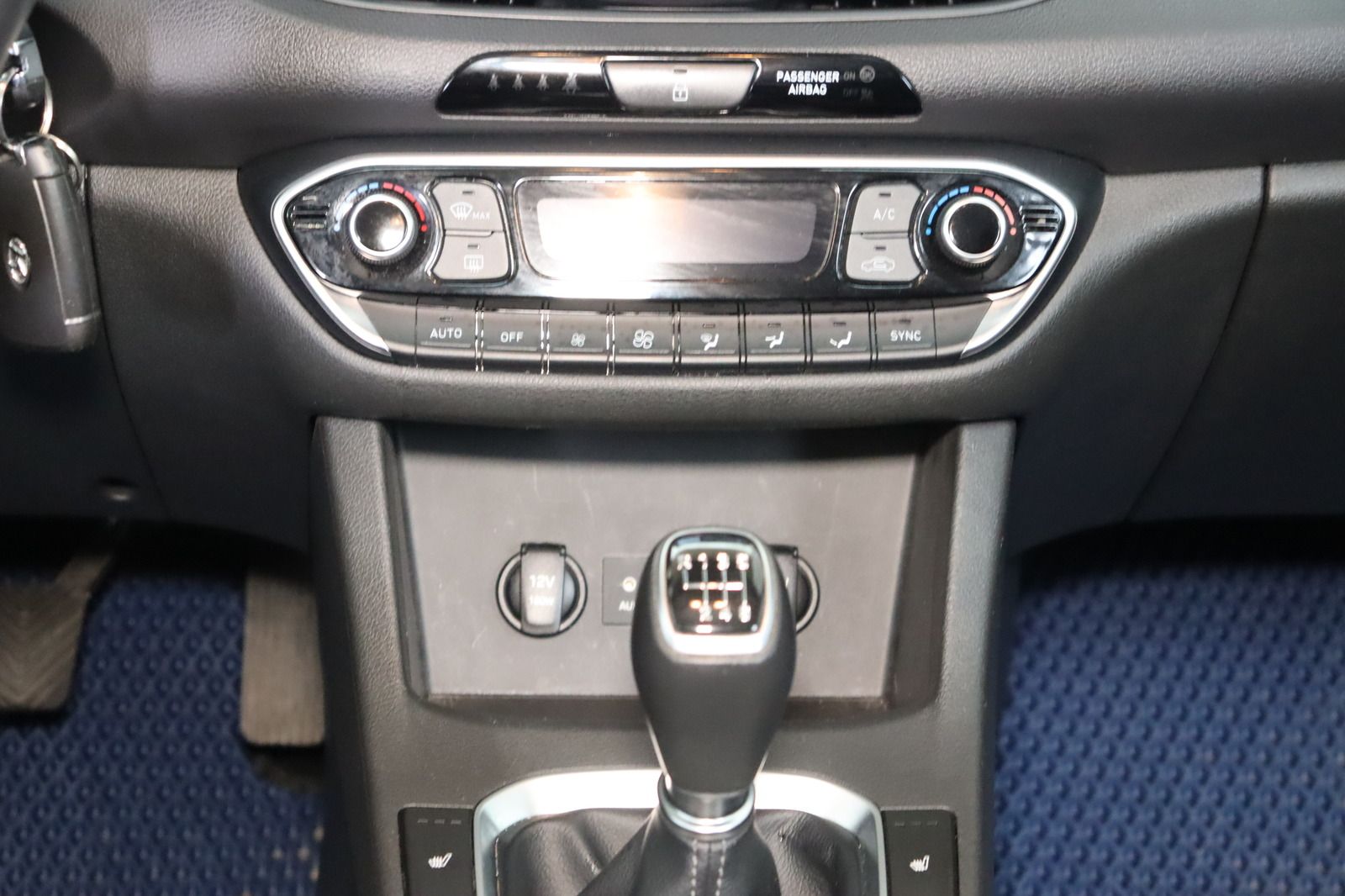 Fahrzeugabbildung Hyundai i30 1.4i * SHZ * Navi * DAB+ * Klima * YES!