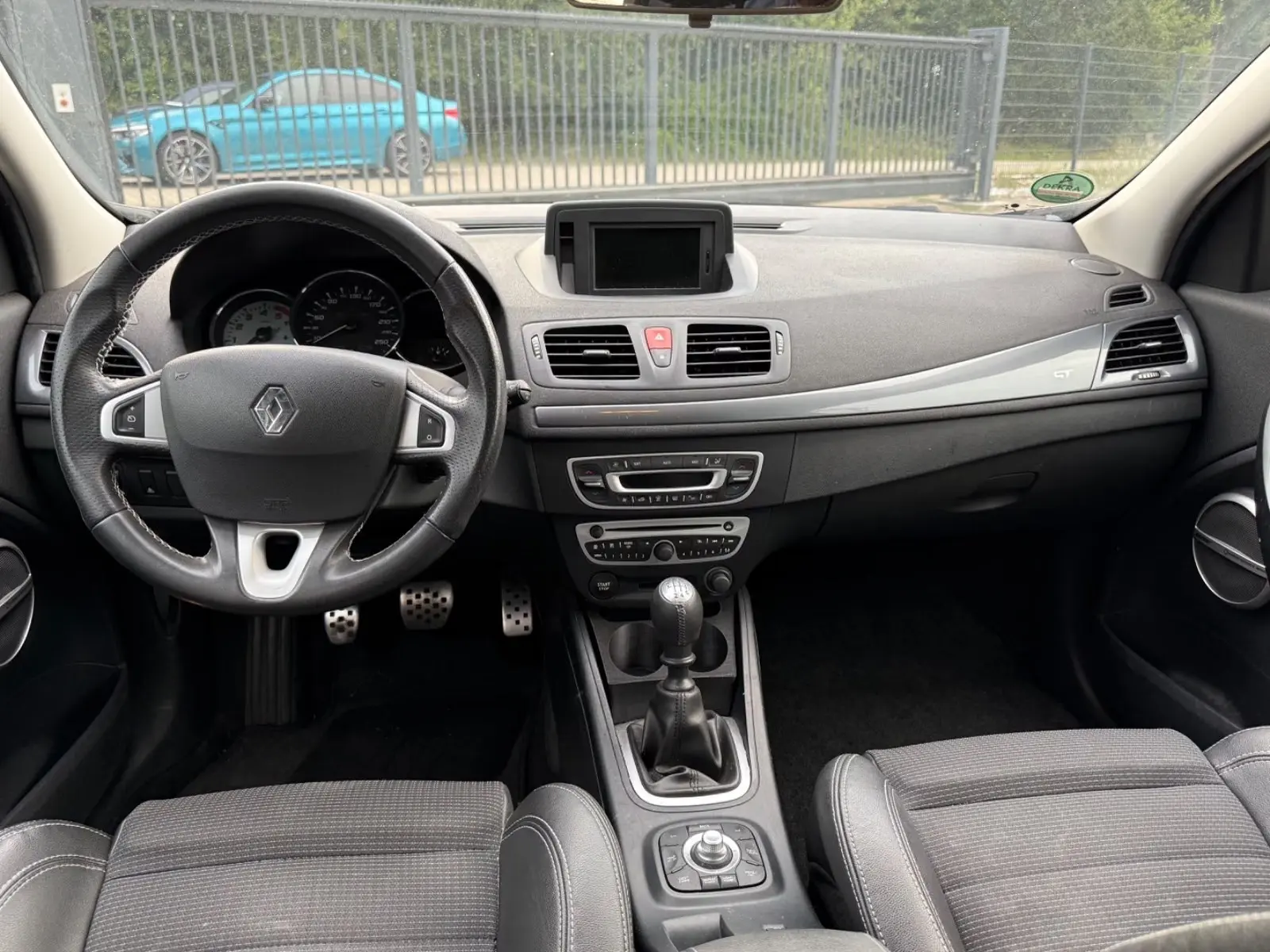 Renault Megane 2011 — photo 11