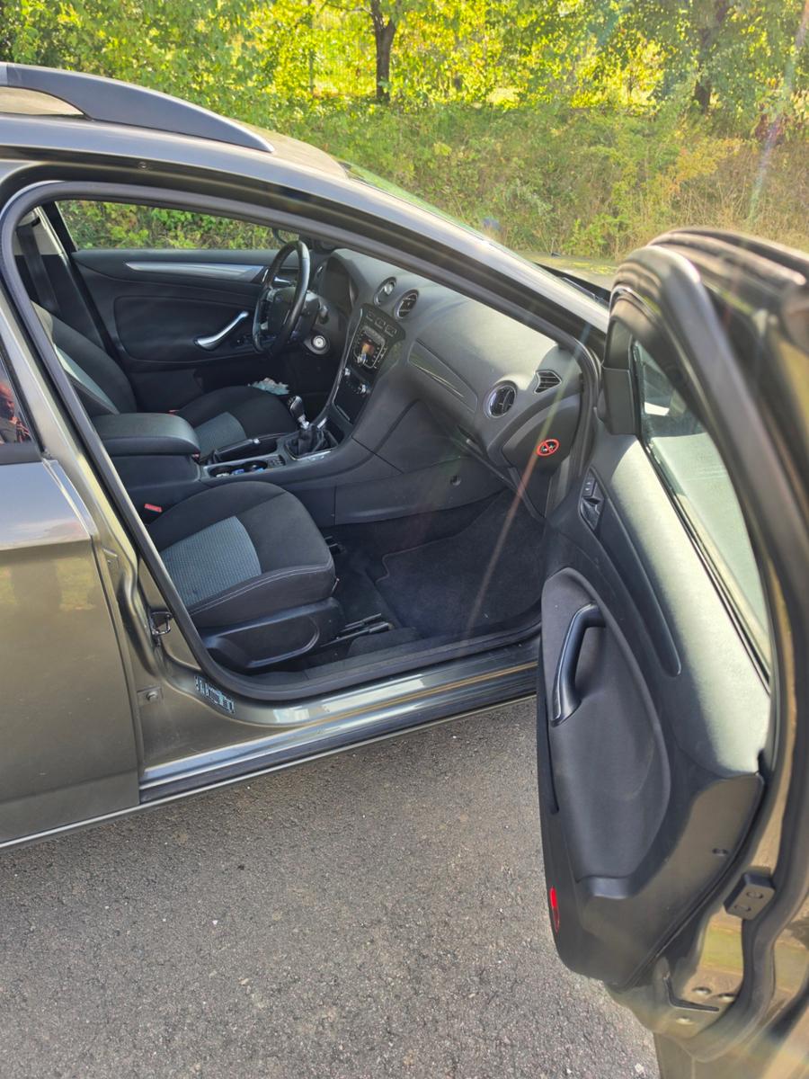 Ford Mondeo 2011 — photo 10