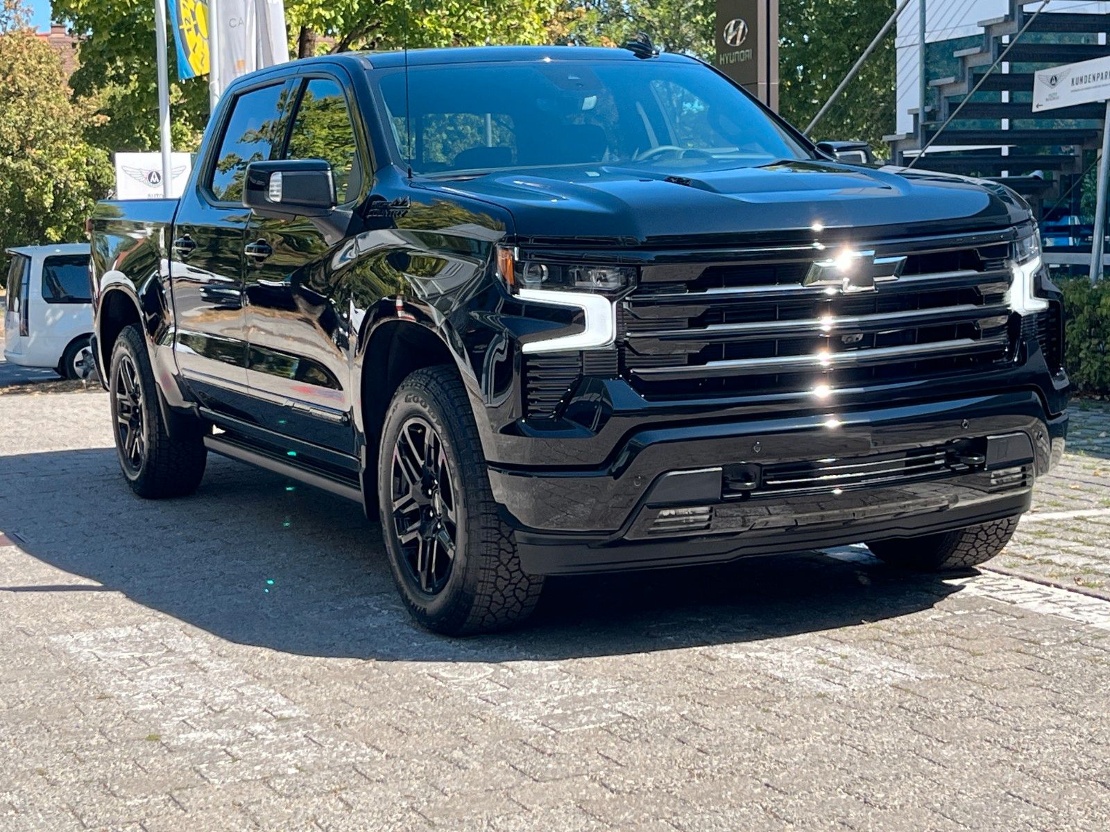Fahrzeugabbildung Chevrolet Silverado 6.2 V8 High Country Midnight*LPG*360°