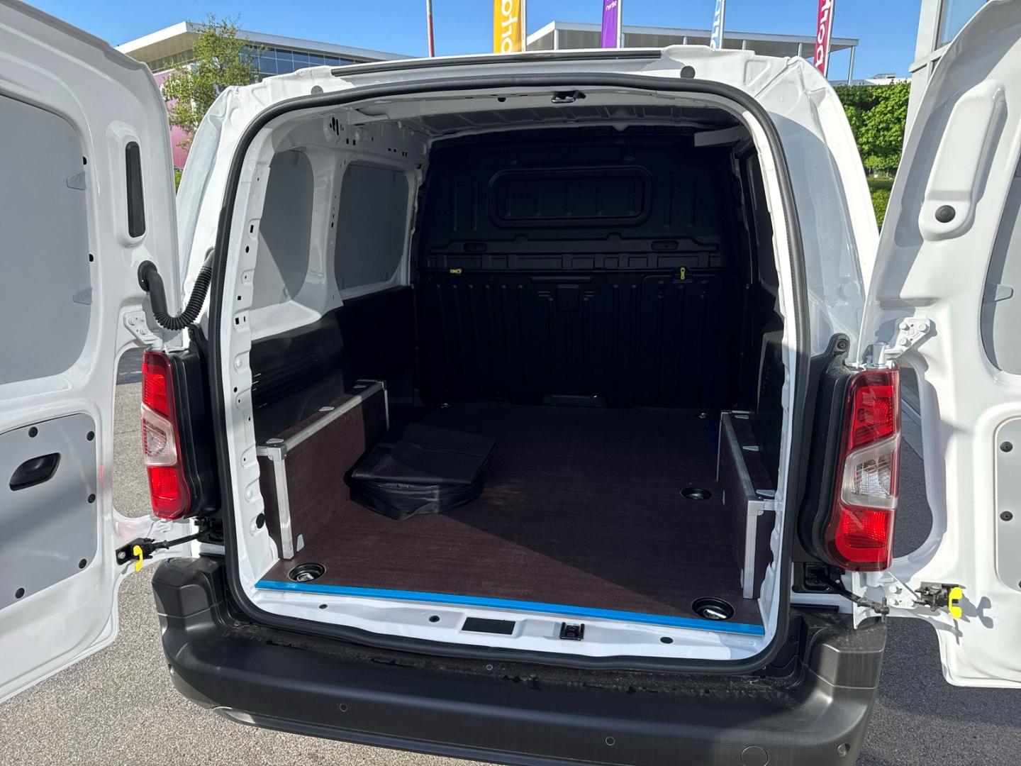 Citroën Berlingo L1+ Elektro Ganzjahresreifen Apple CarP