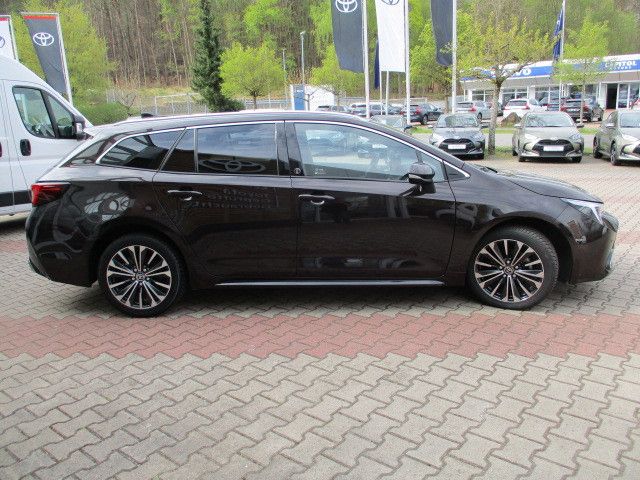 Fahrzeugabbildung Toyota Corolla Touring Sports Hybrid Team D