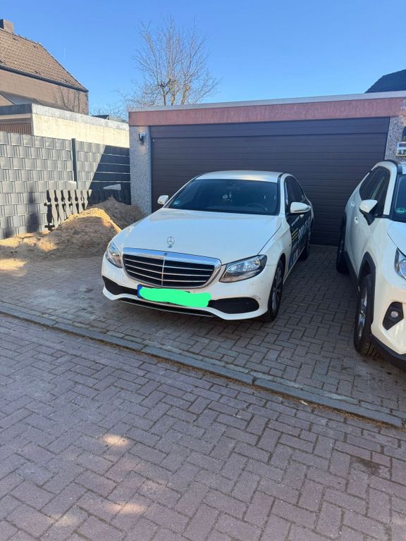 Image of Mercedes-Benz E 200