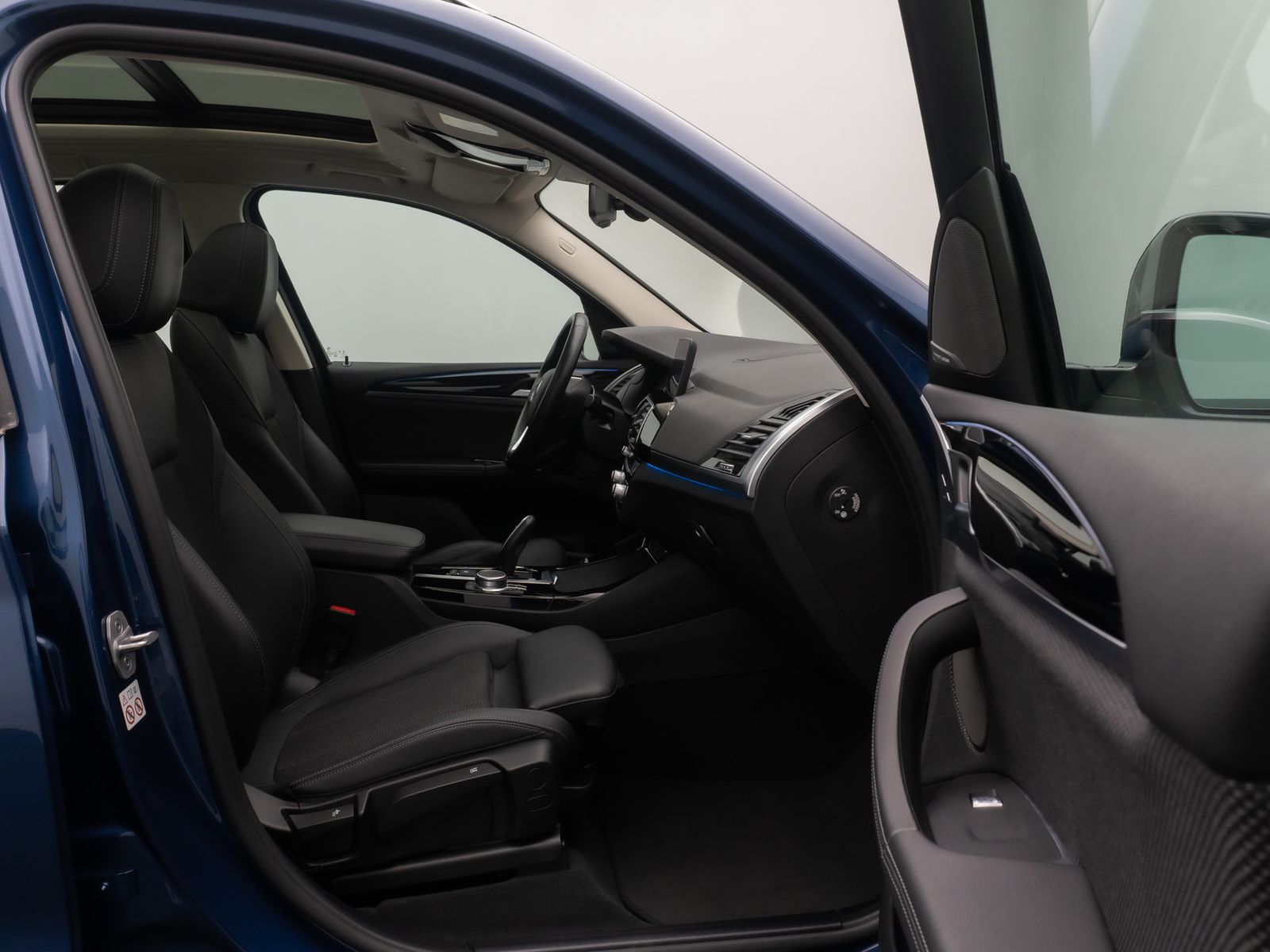 Fahrzeugabbildung BMW X3 xD30e xLine DAB Kamera AHK Alarm Panorama H/K