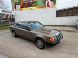 Mercedes-Benz 230 Automatik H- Kennzeichne,     - gebrauchte Mercedes-Benz 230 aus dem Jahr 1986