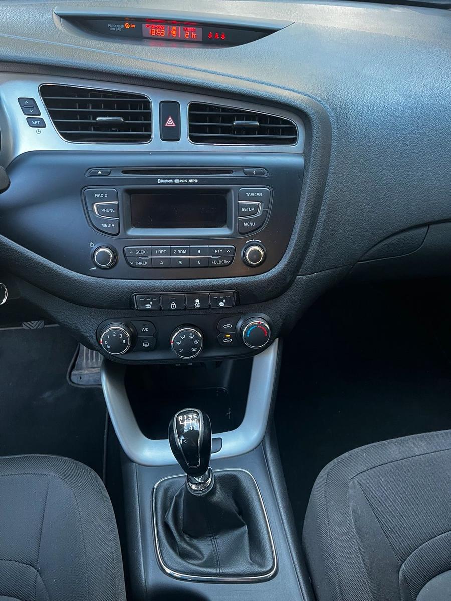 Kia cee'd 2012 — photo 12