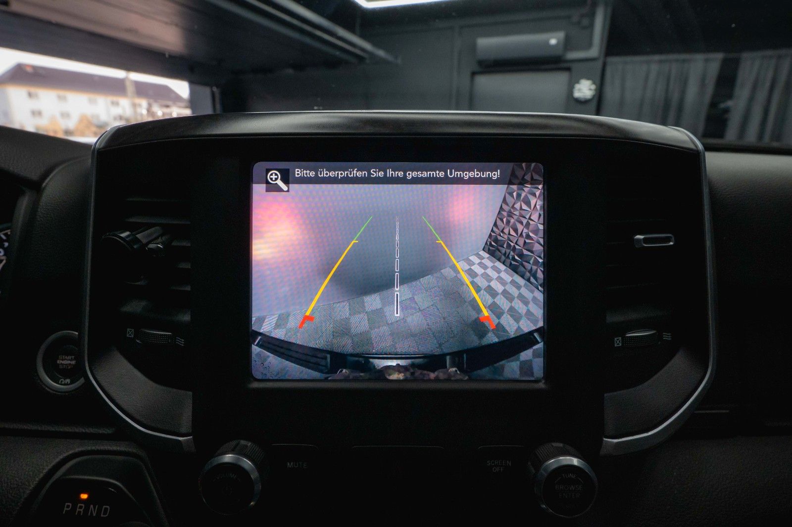 Fahrzeugabbildung Dodge RAM 5.7 V8 HEMI 4x4 Offroad Night LPG Hardtop