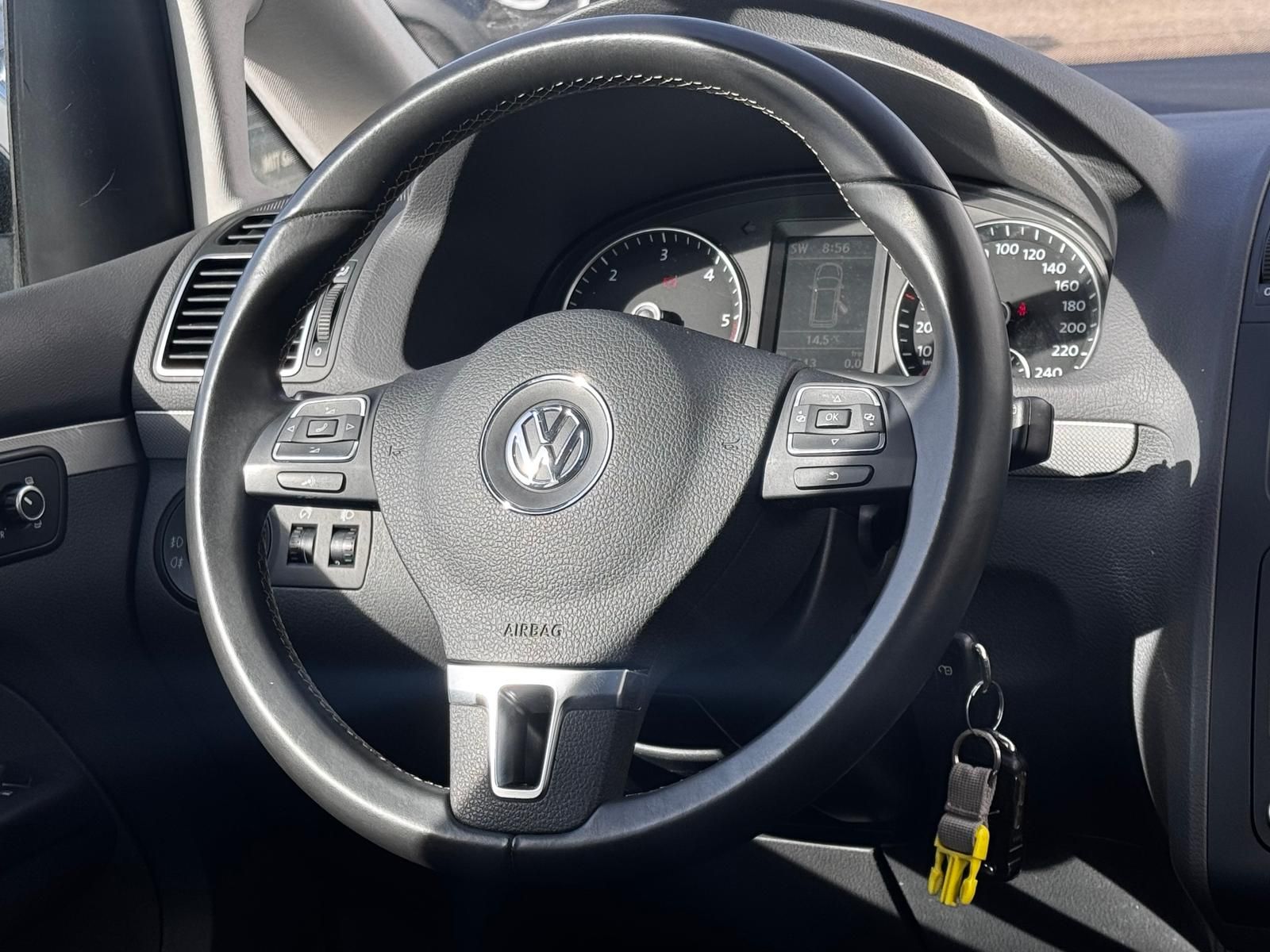 Fahrzeugabbildung Volkswagen Touran Match 2.0 TDI BMT 7-Sitzer Panoramadach