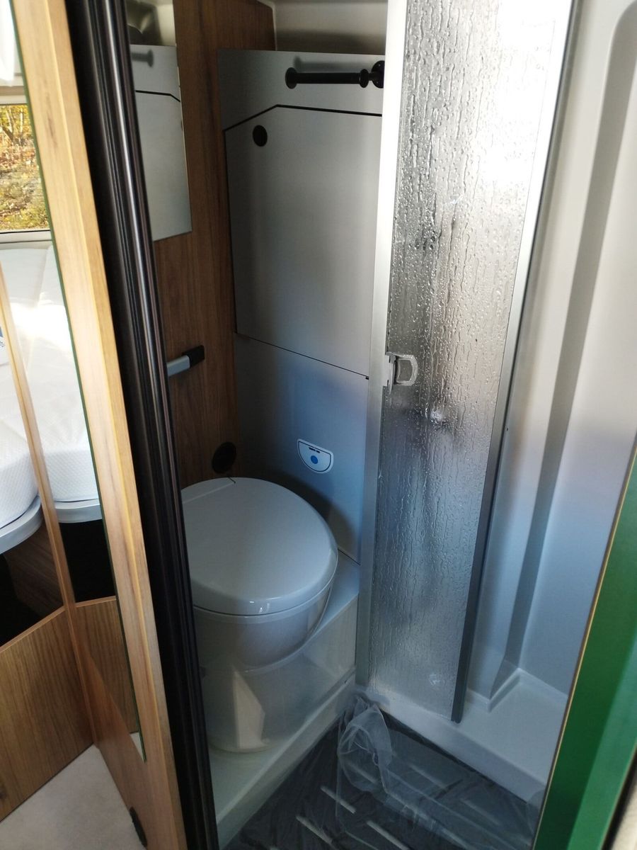 Fahrzeugabbildung Karmann Dexter 4x4 DE 560 AW Markise, Rückfahrkamera