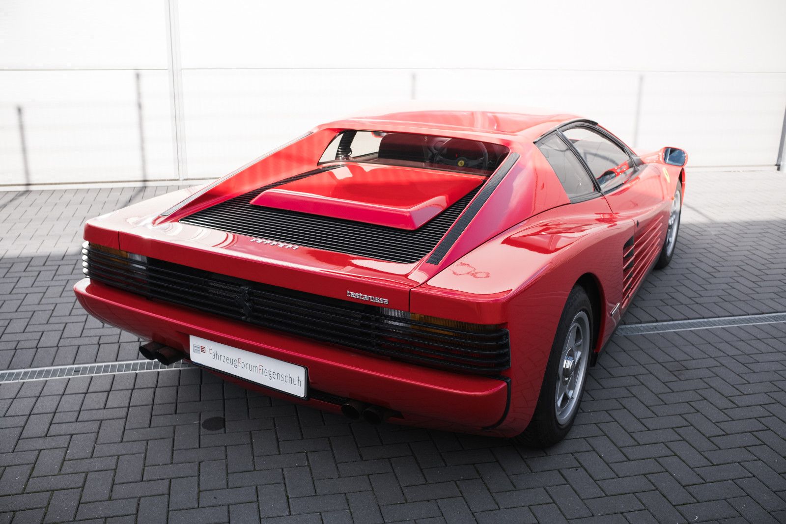 Fahrzeugabbildung Ferrari Testarossa - 2. Hd.- wenig KM - dt. Auto - TOP!