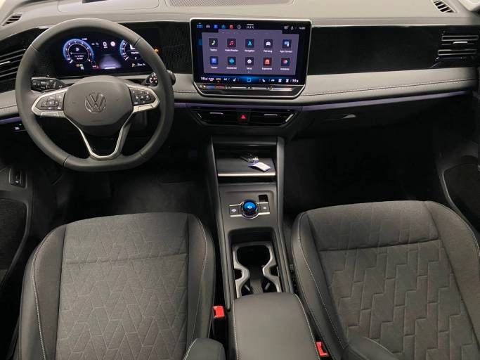 Fahrzeugabbildung Volkswagen Tiguan 1.5 eTSI OPF DSG+AHK + NAVI+PARKASSISTENT