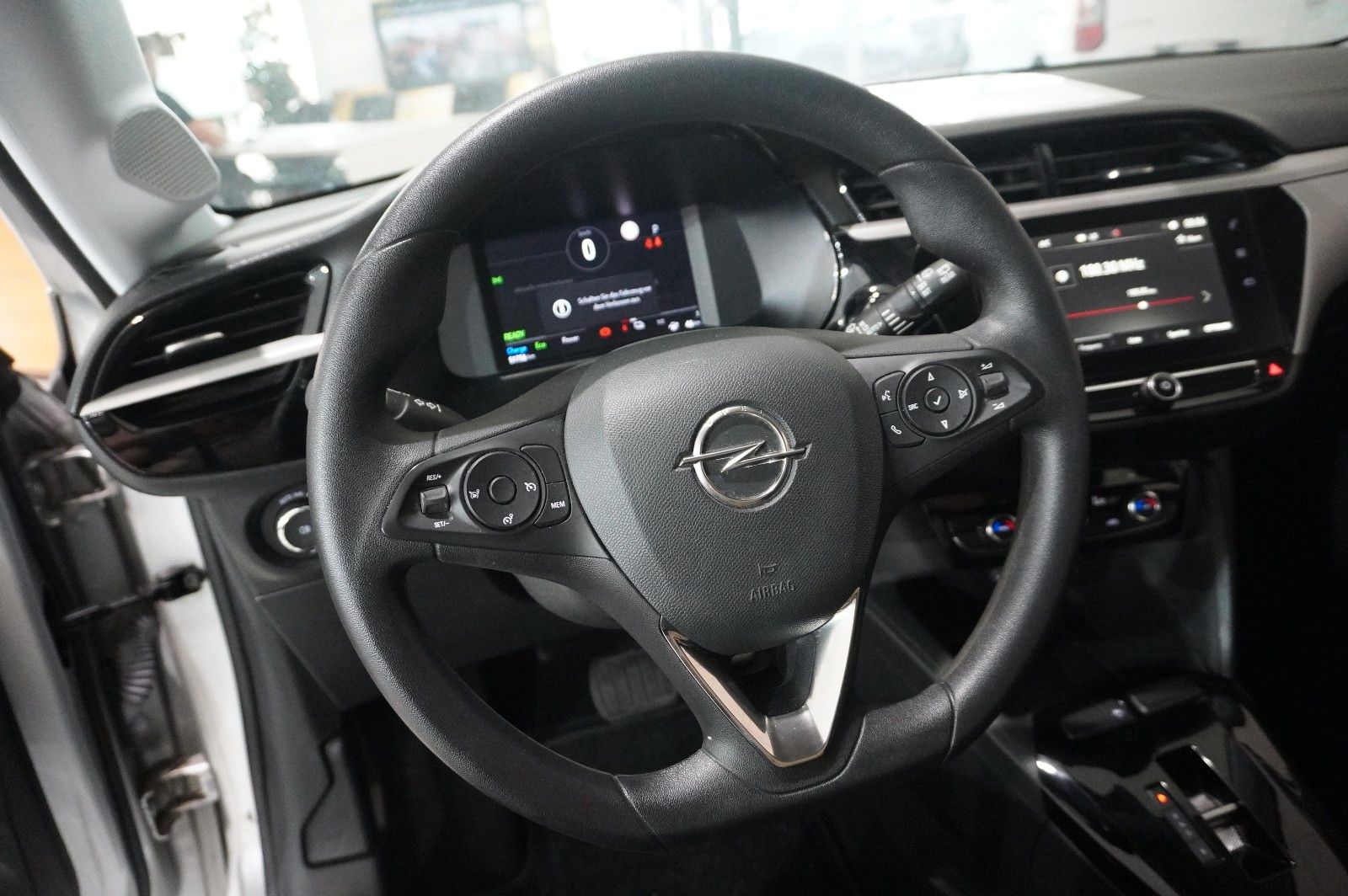 Fahrzeugabbildung Opel Corsa-e F EDITION 7KW NAVI/VIRT/TEMP/DAB/WÄRMEP.