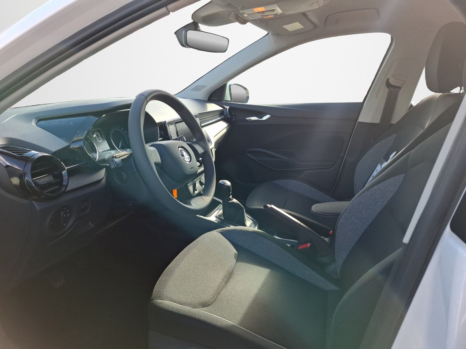SKODA Fabia 1.0 MPI Active KLIMA / LED-SCHEINWERFER / - Image 9