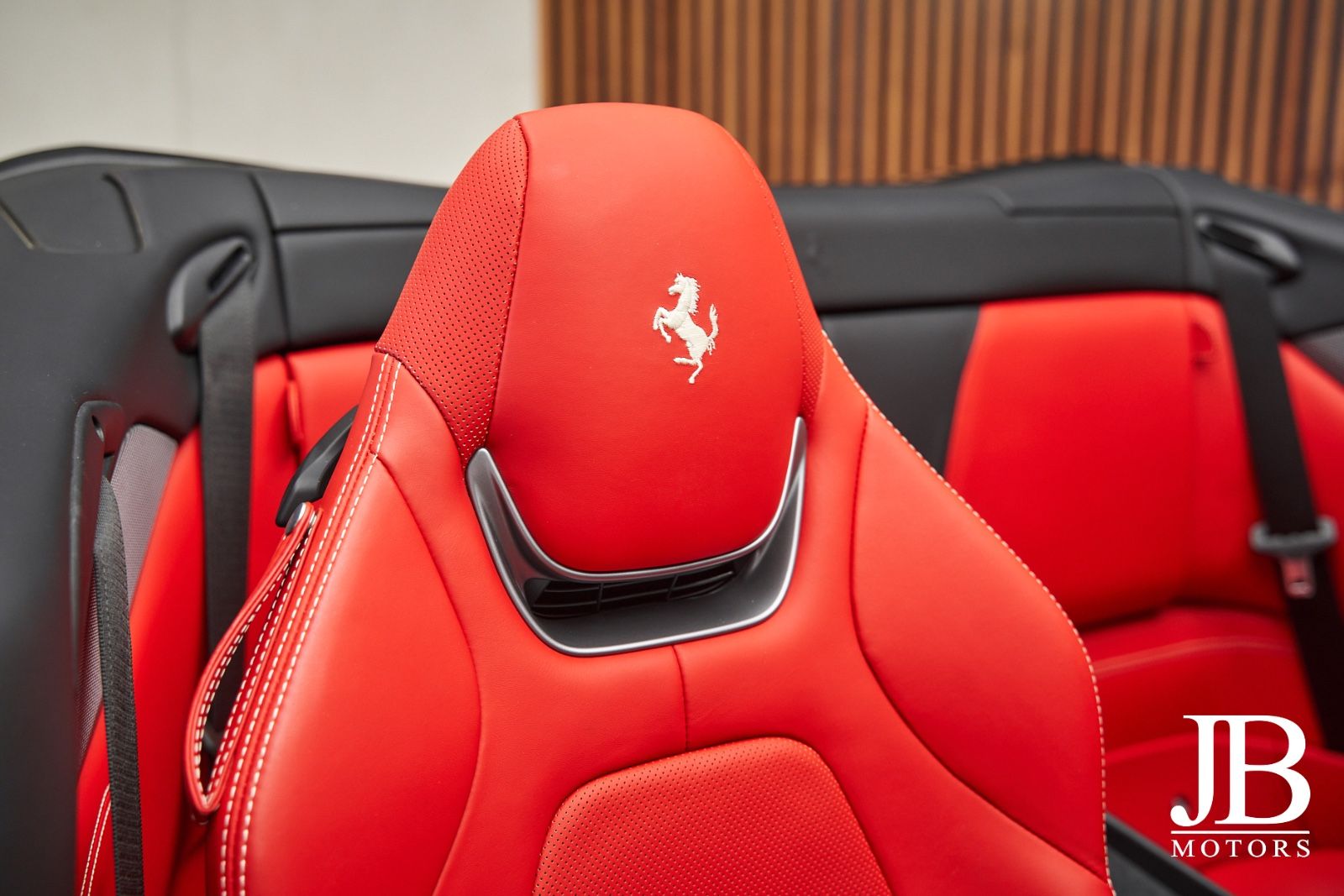 Fahrzeugabbildung Ferrari Portofino M Carbon LED JBL Surround Magneride