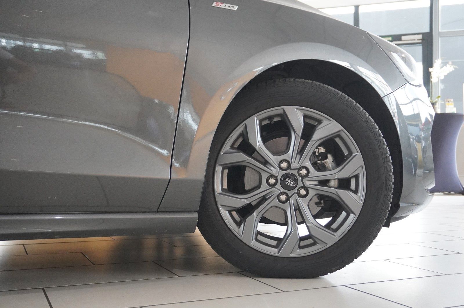 Fahrzeugabbildung Ford Focus Turnier 1.0 ST-LINE X NAVI/LED/KAMERA/DAB+