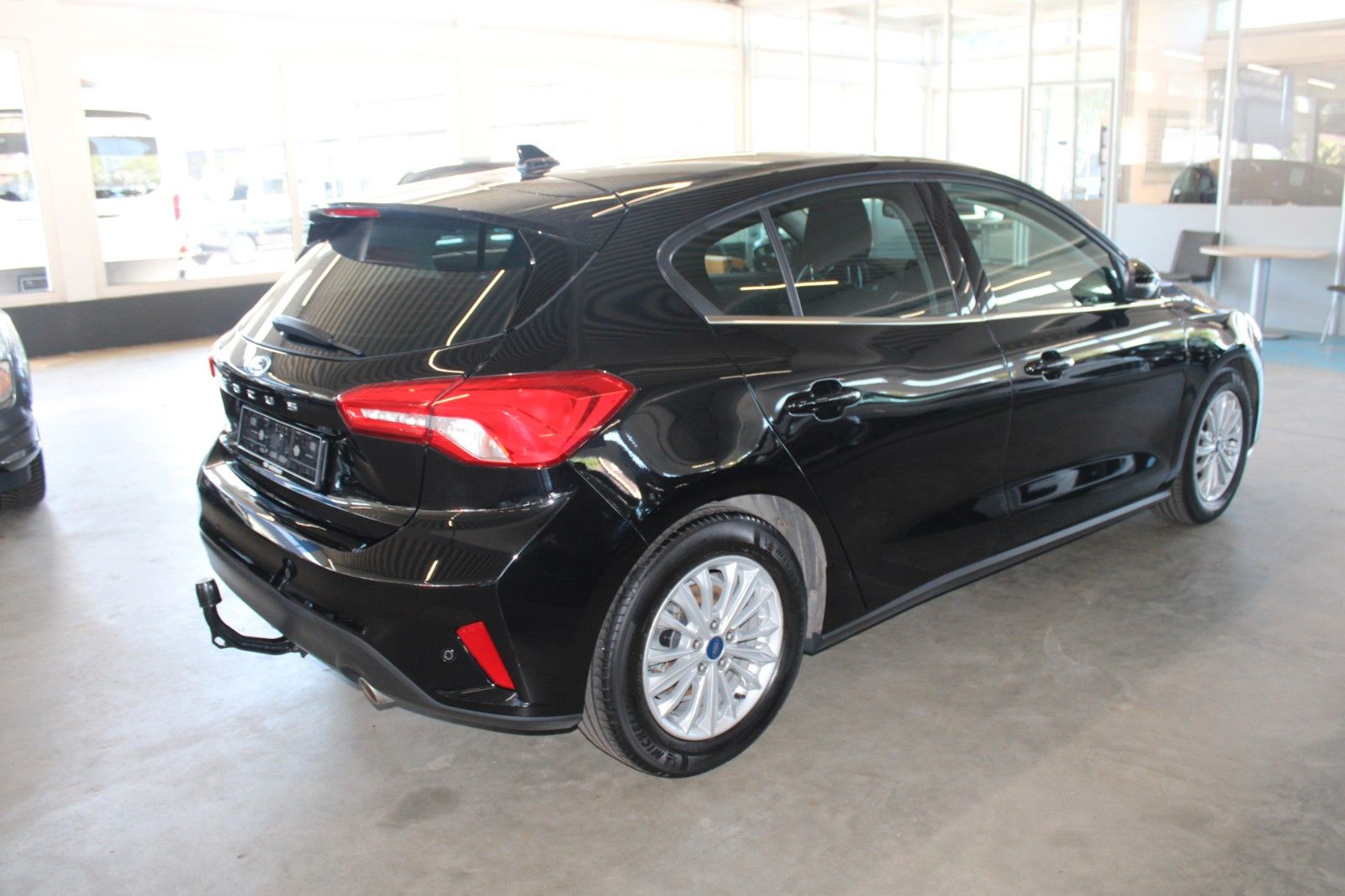 Fahrzeugabbildung Ford Focus Titanium Automatik AHK LED ACC WinterPak.