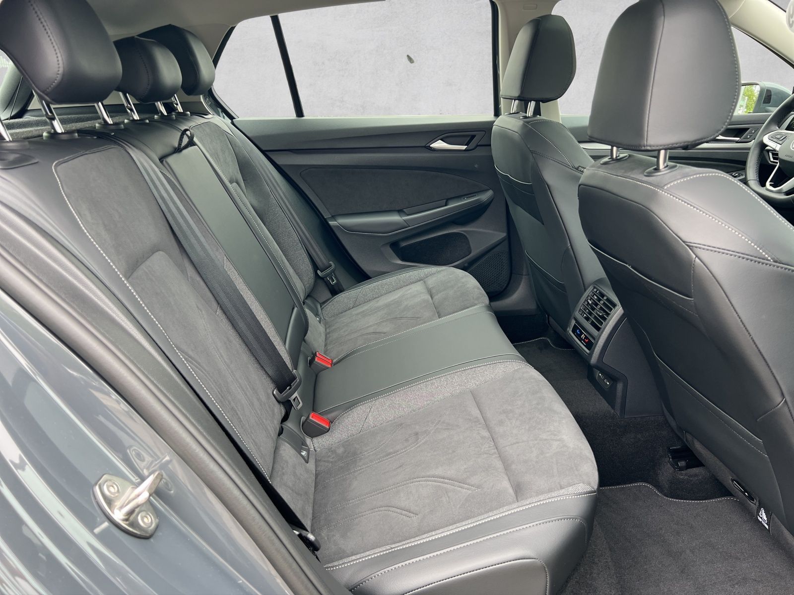 Golf VIII Style 1.5 eTSI DSG AHK*Navi*LED*Pano