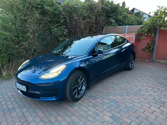 Tesla Model 3 RWD AHK  LFP 60 kWh 8-fach