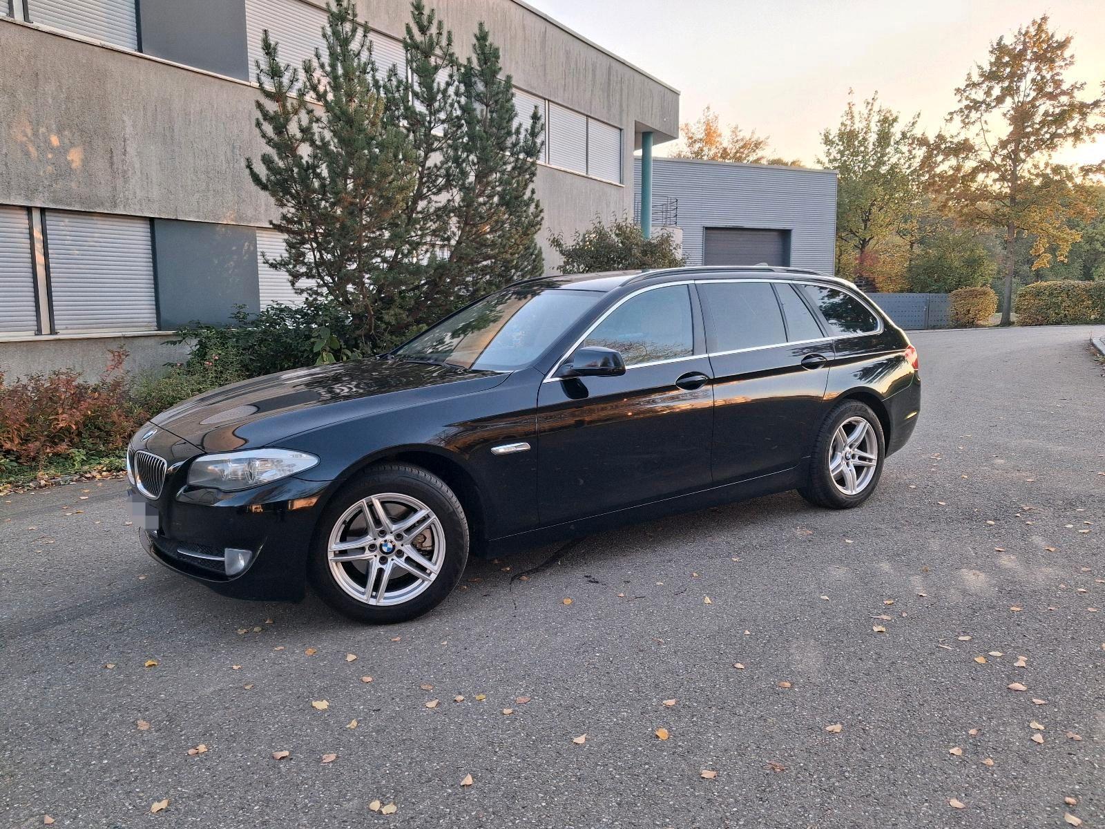 BMW 520 2013 — interior