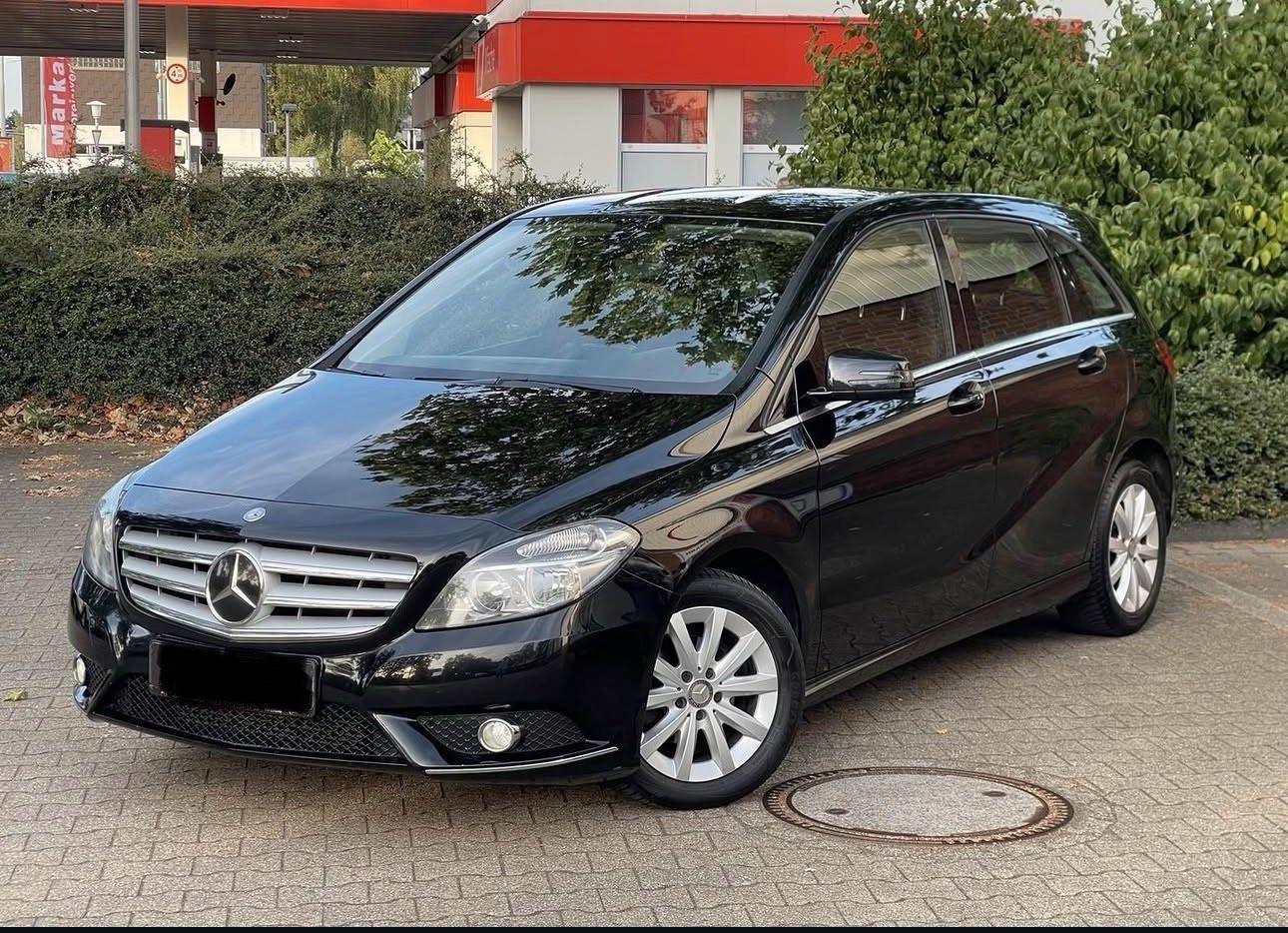 Mercedes-Benz B 180