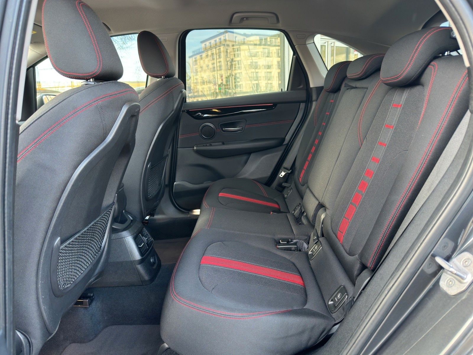 Fahrzeugabbildung BMW 218i  Active Tourer Sport Line AHK LED