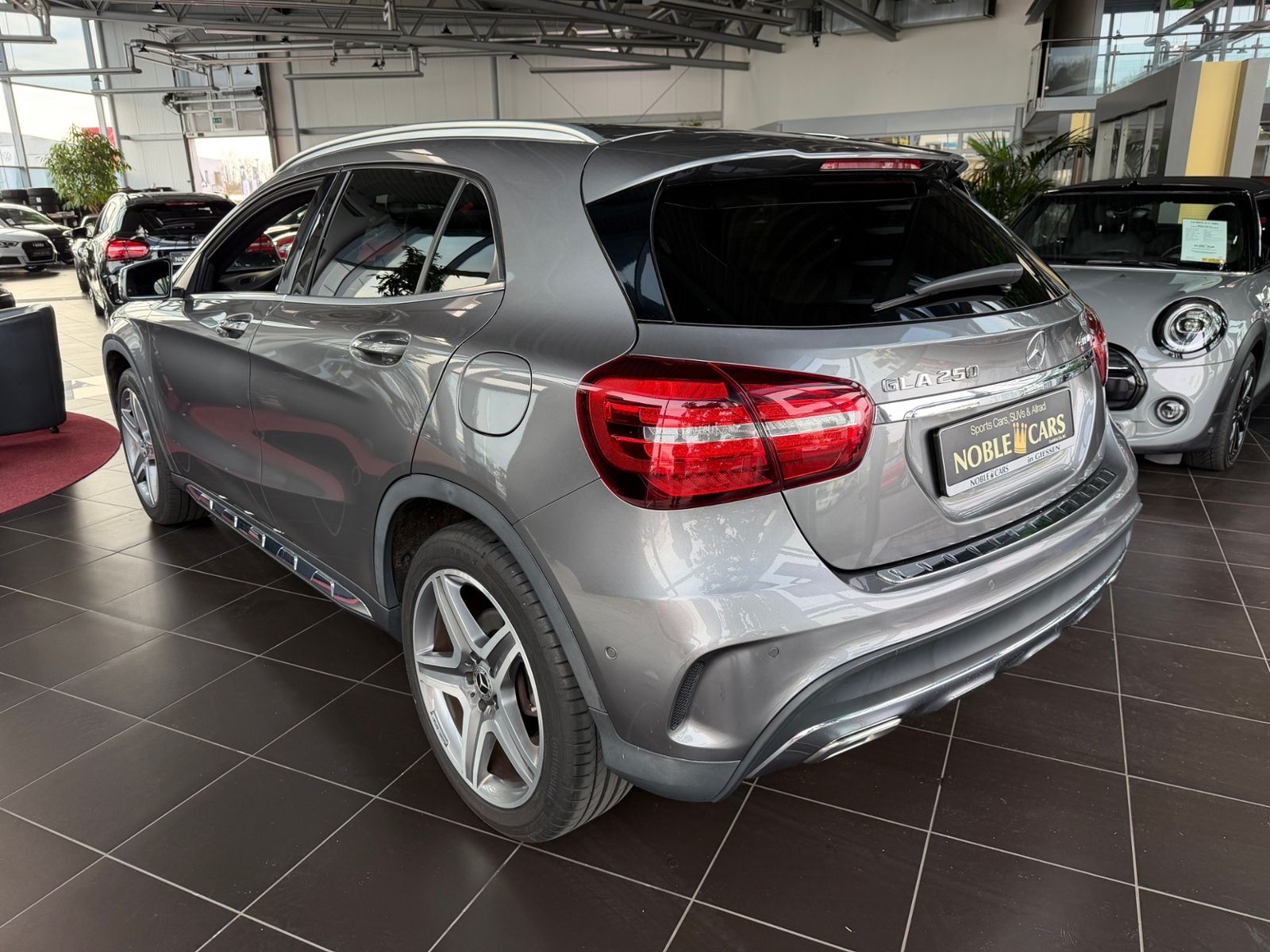 Fahrzeugabbildung Mercedes-Benz GLA 250 4Matic AMG-Line 360° LED SHZ NAVI