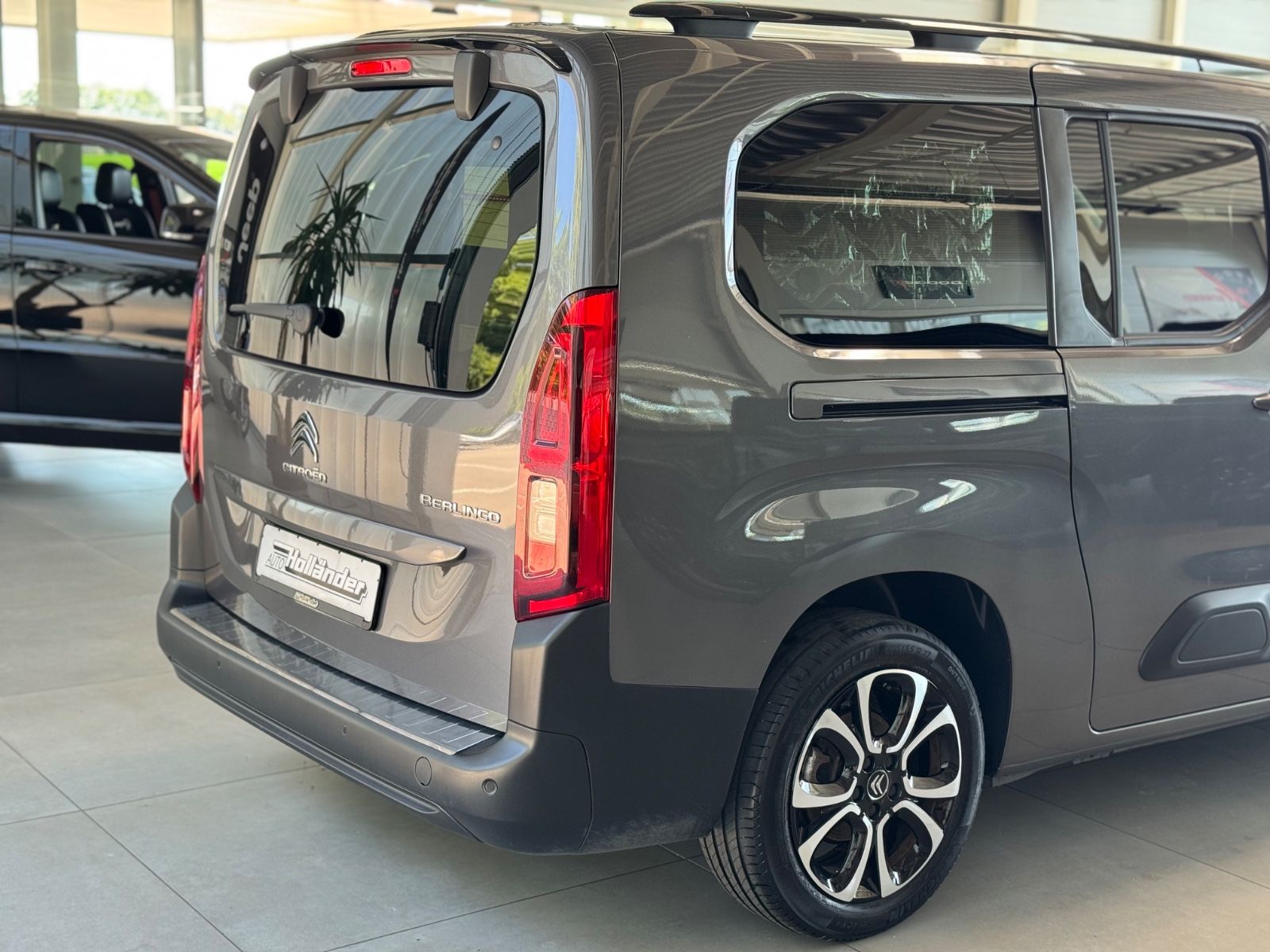 Fahrzeugabbildung Citroën Berlingo 1.5 BlueHDi 130 FAP Shine XL "Camping"