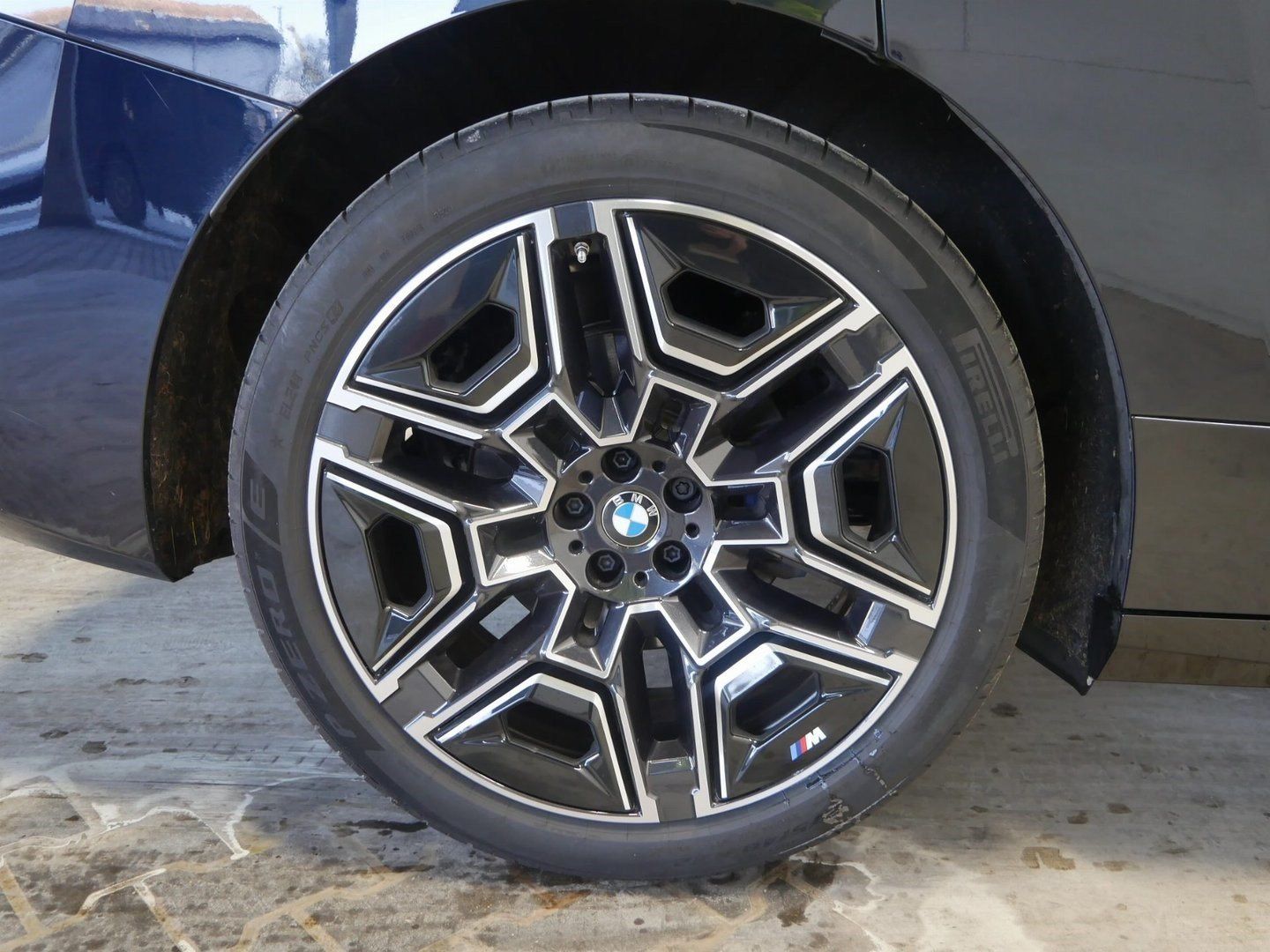 Fahrzeugabbildung BMW iX xDrive60 | Luftfederung | Sky Lounge | M-Spor