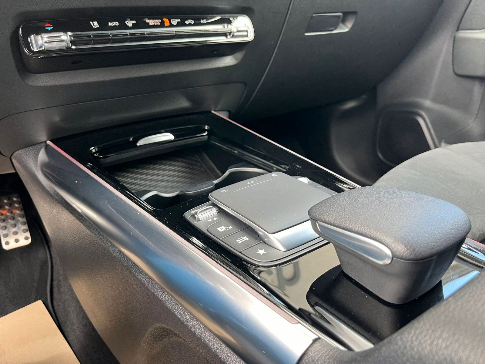 Fahrzeugabbildung Mercedes-Benz GLA200 AMG Line*Night*360°*LED*Business*Highend*