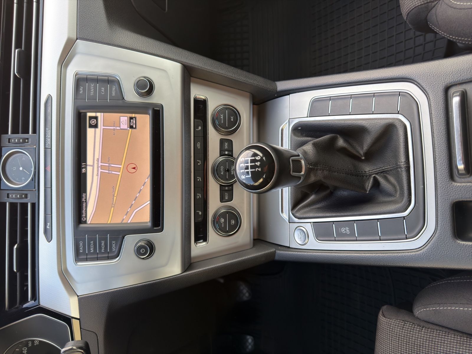 Fahrzeugabbildung Volkswagen Passat Variant Comfortline BMT/Start-Stopp